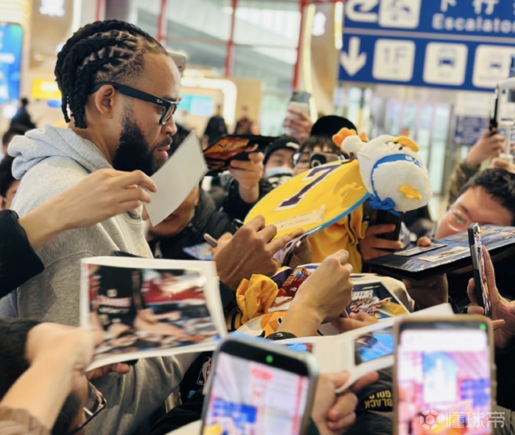 记者：麦基抵京后迫不及待想与北汽队友会合，他将穿0号球衣