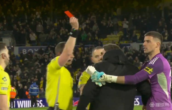 官方：利兹联主帅法尔克因对曼城赛后与裁判对峙被停赛一场