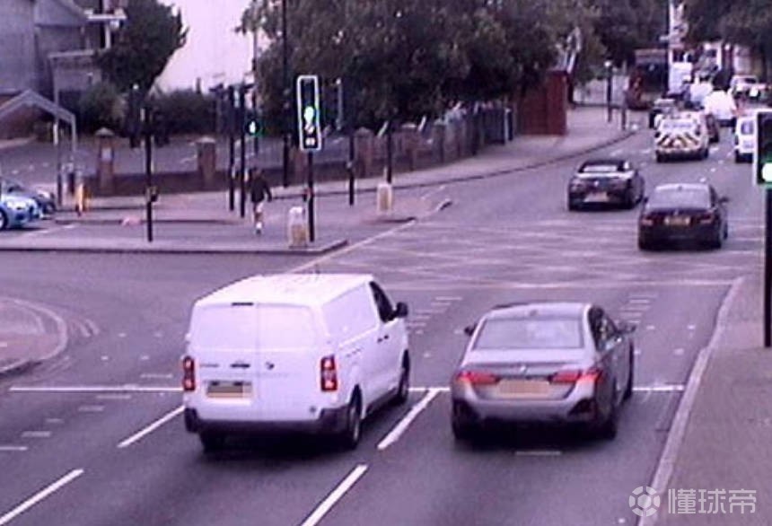 因在伦敦超速驾驶，格拉斯纳被罚禁止驾驶6个月+罚款