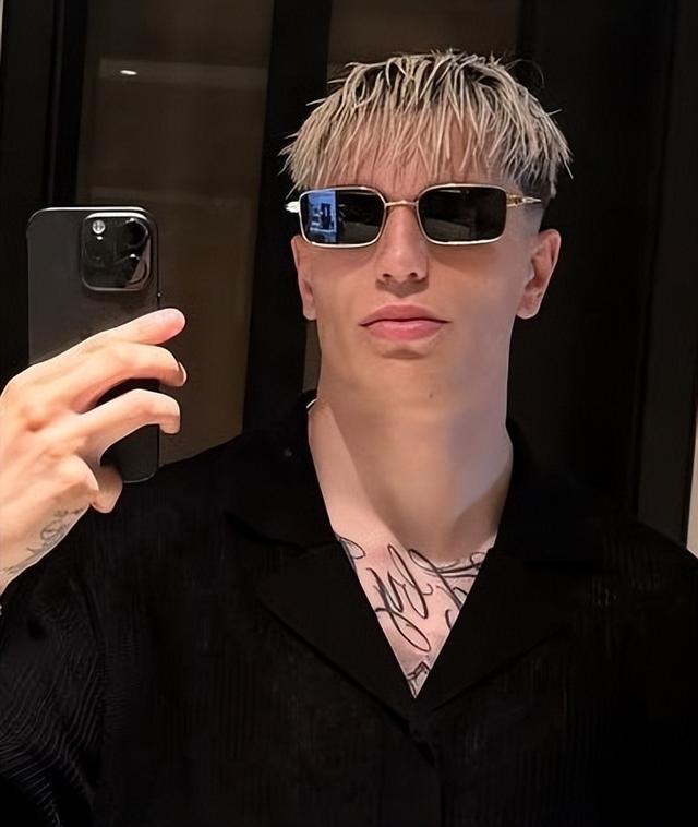 壕气！加纳乔送18岁新欢无限额黑卡，却被曝只是玩玩？