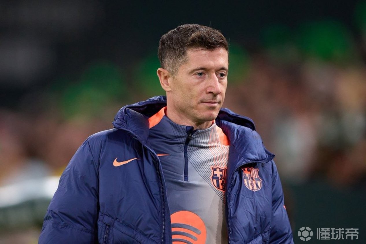 世体：莱万恢复正常合练，客战毕尔巴鄂竞技将领衔巴萨锋线