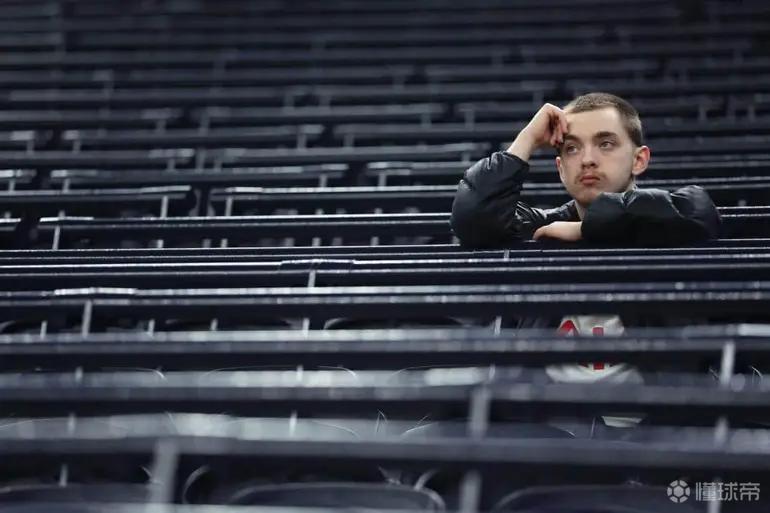 TA采访热刺vs水晶宫现场球迷：就像看着一位年长的亲戚去世了