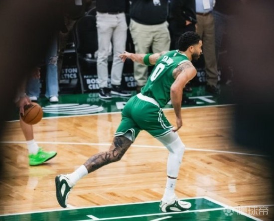 跟腱大伤&时隔298天复出，塔图姆取15分12板7助，正负值+20