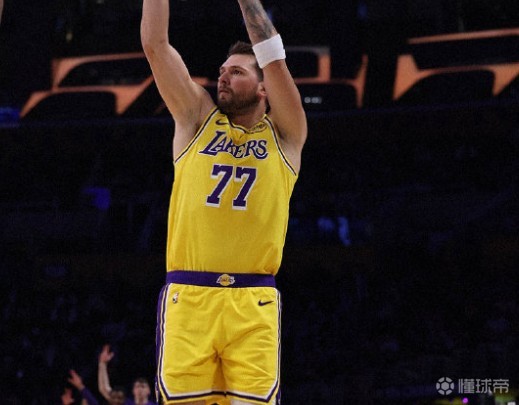 单核驱动，东契奇25中14砍44分9板5助3断，本赛季第10次40+