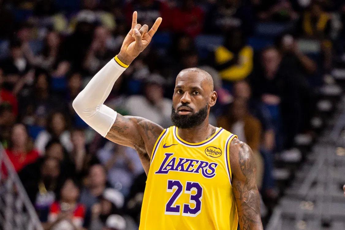 詹姆斯今年是否会退役？韦德：我觉得不会，他还能再多打两年