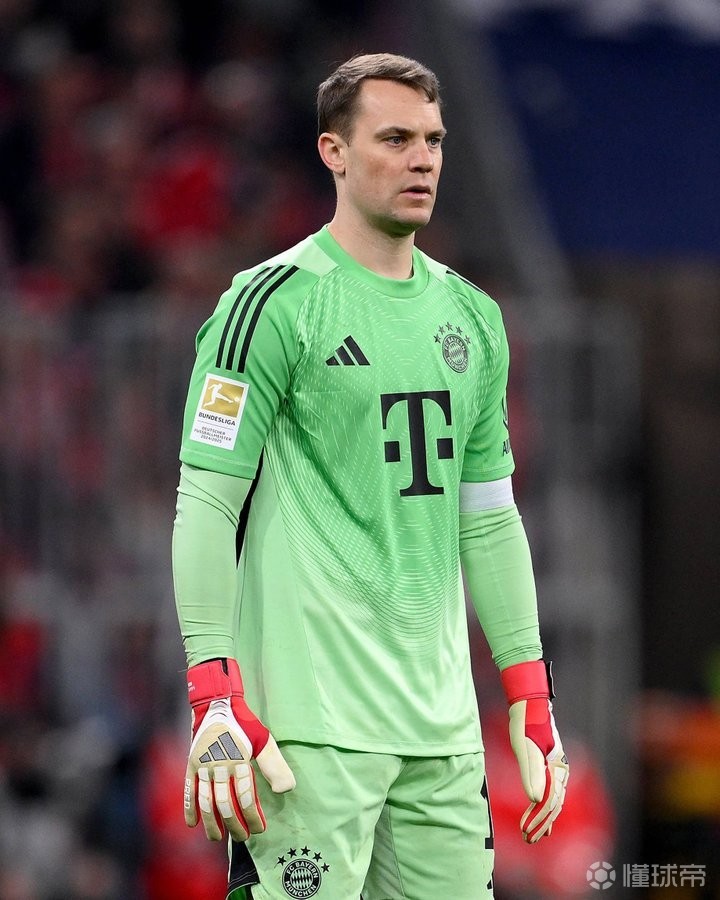 拜仁官方：诺伊尔左小腿肌肉轻微撕裂，将暂时缺席比赛