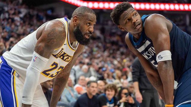 华子评历史最佳首发：无视老詹，为保自己位置竟让乔丹打小前！