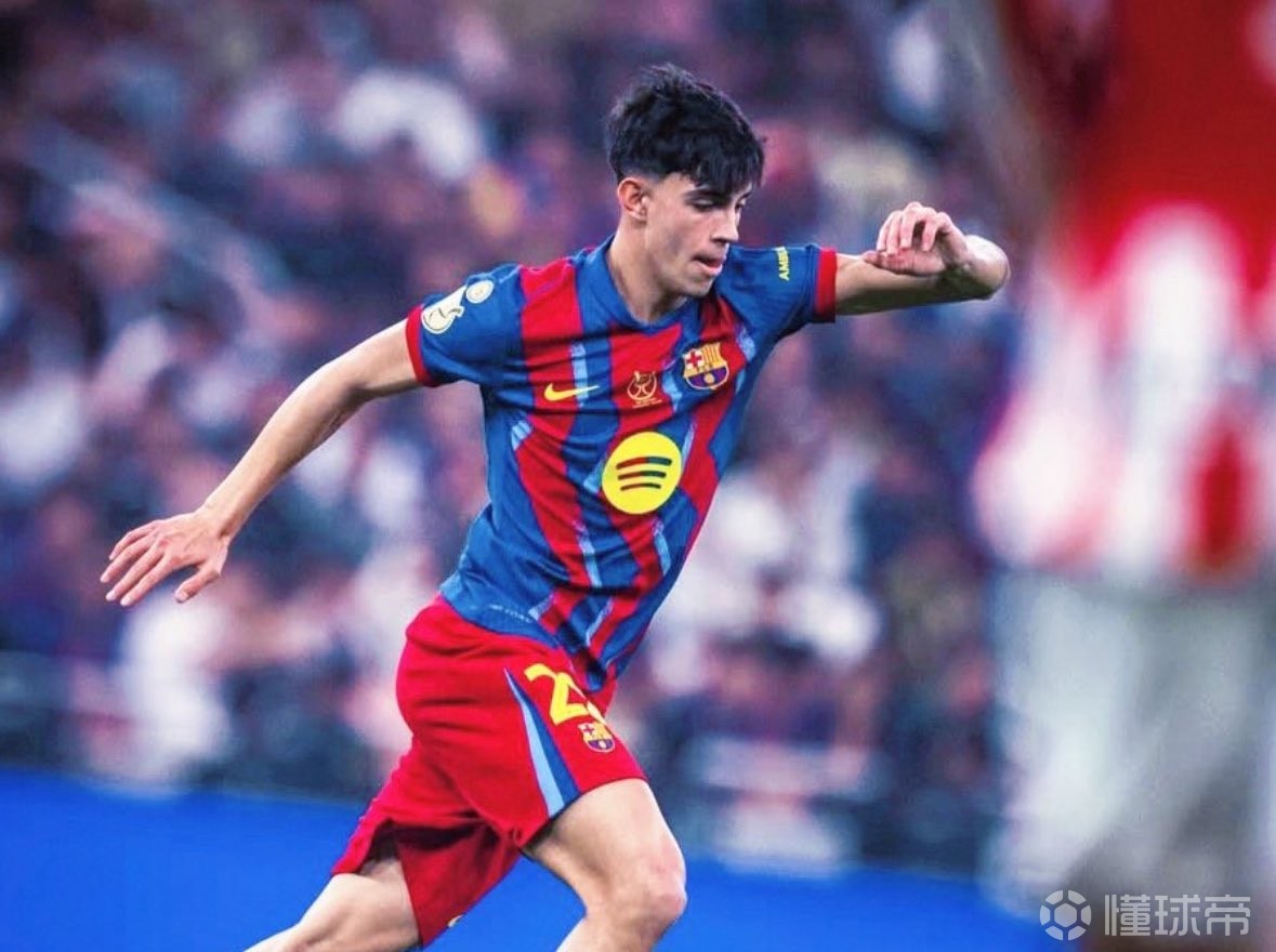 记者：贝尔纳尔因肠胃不适在中场休息时被换下