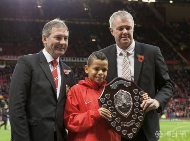 青训教练：14年奥苏拉参加曼联组织的比赛时像一个迷你版C罗