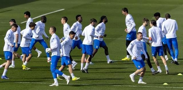 皇马备战曼城：吕迪格缺席二练，伤病名单快写不下了！