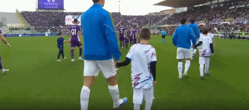 半场：佛罗伦萨0-0帕尔马，比赛平淡，双方零射正