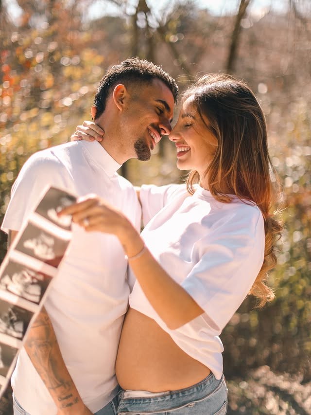 恭喜，皇马中场塞瓦略斯晒照宣布女友怀上双胞胎