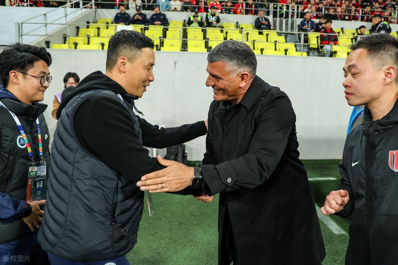 中超首秀打几分？成都蓉城新帅仅用1场球，就让球迷忘掉徐正源了