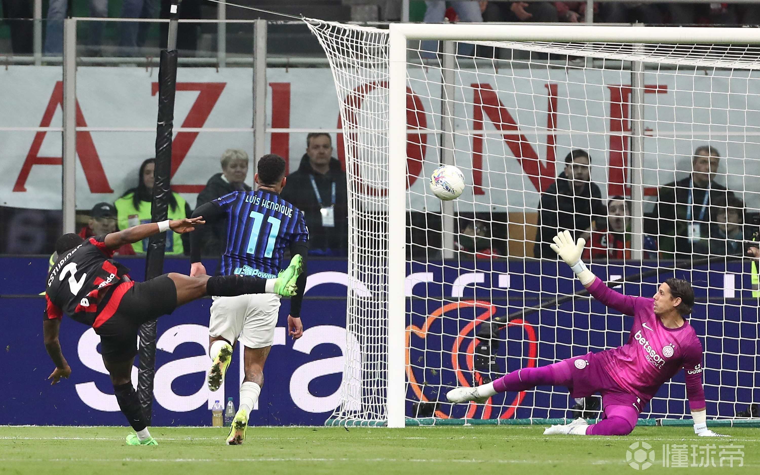 德比首开记录，埃斯图皮尼安攻入米兰生涯首球