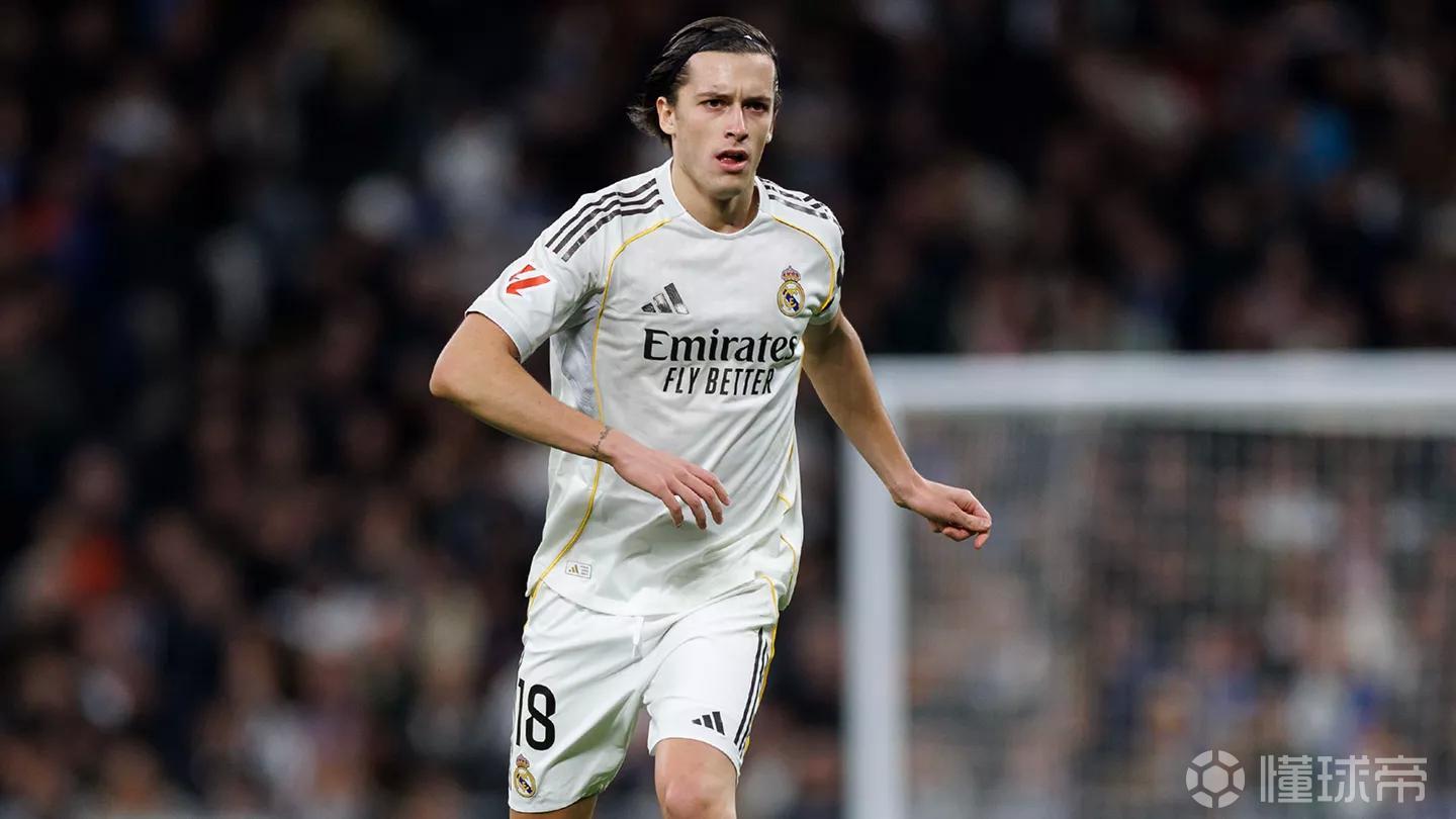 皇马官方：卡雷拉斯右小腿腓肠肌肌肉受伤，情况有待观察