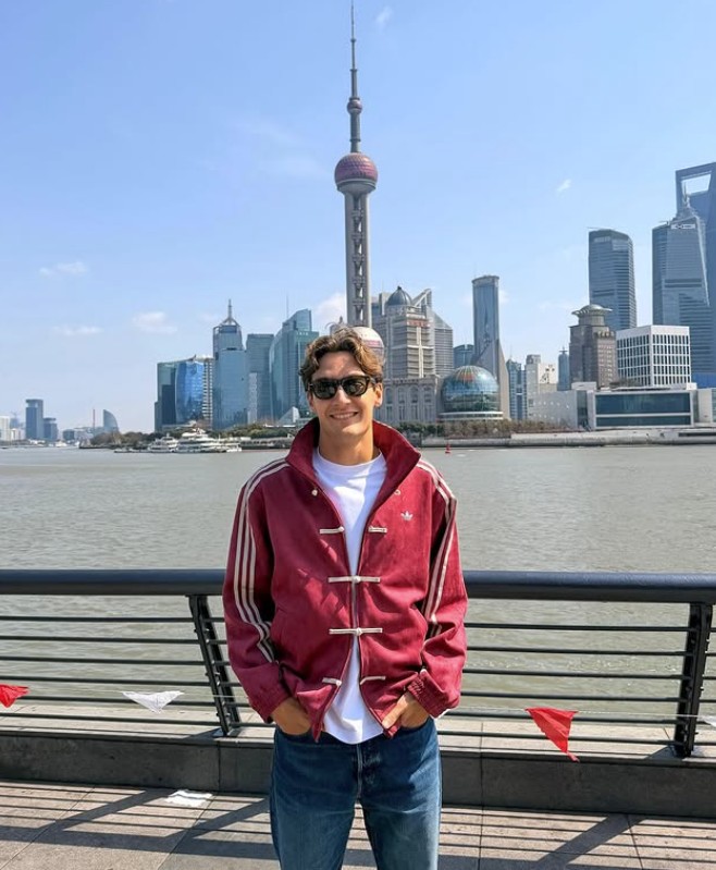 拉塞尔抵达上海晒出外滩天际线风光：嗨，上海