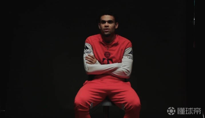 迪亚斯：目前没有前锋像凯恩那么全面；我有很强的求胜欲望