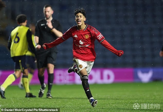 曼晚：曼联没让JJ-加布里埃尔踢U21是因为赛季初他才14岁