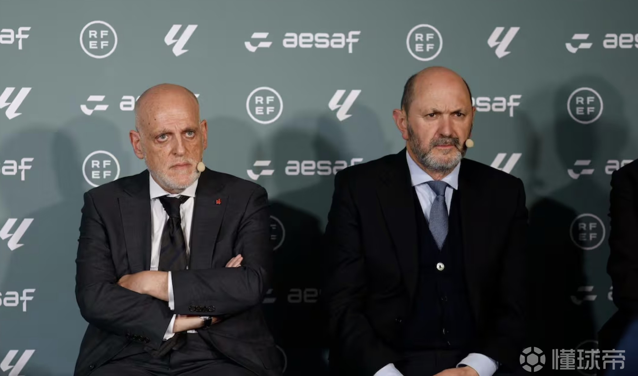 特瓦斯：不喜欢半自动越位系统，我们考虑在足球内部植入芯片