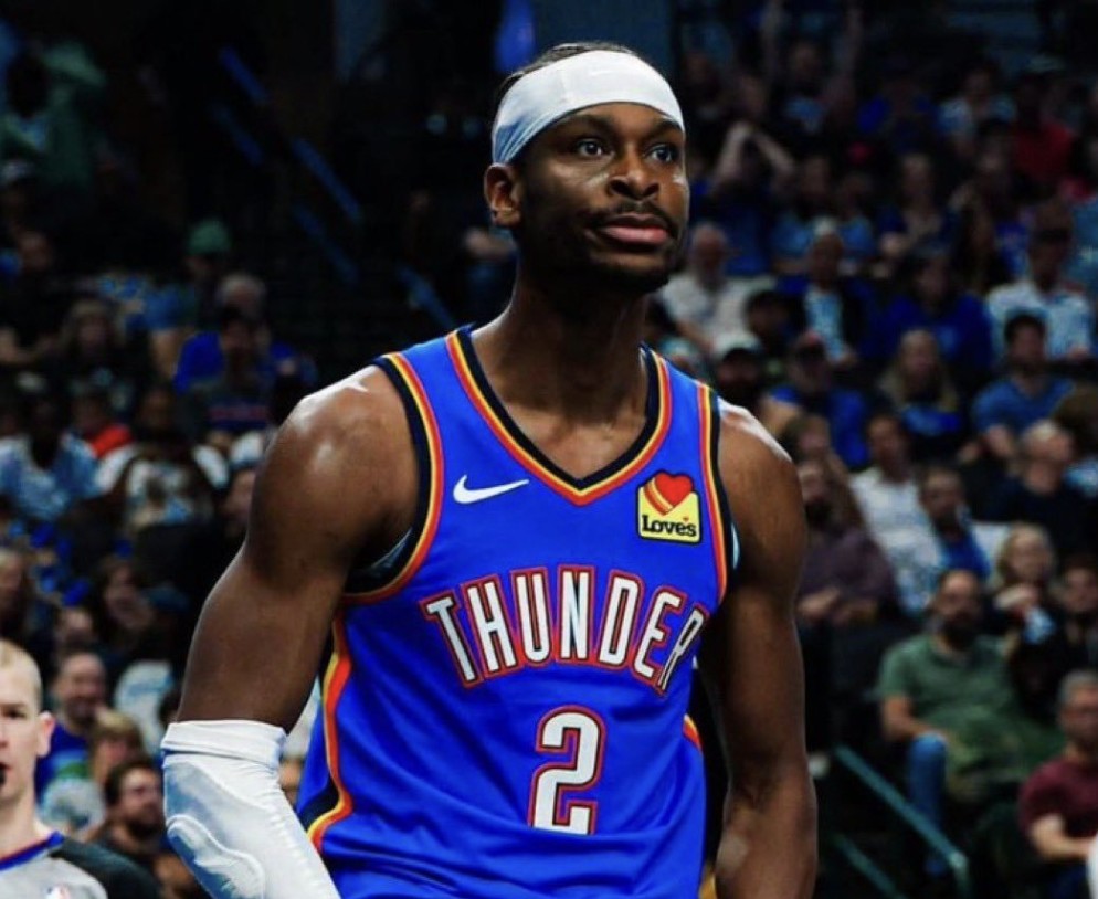 三分绝杀+追平历史纪录，亚历山大21中14砍下35分9板15助