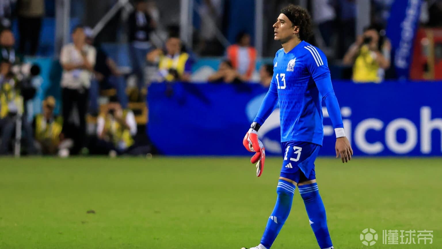 外媒：墨西哥主帅与奥乔亚会面，球员可能在世界杯担任三门