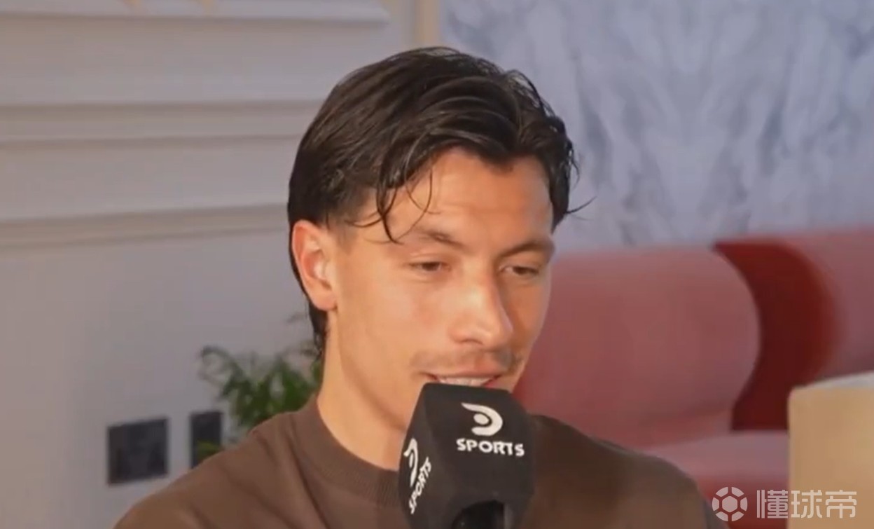 利马：我重伤时大马丁和麦卡来看望过，效力曼联是一种荣幸