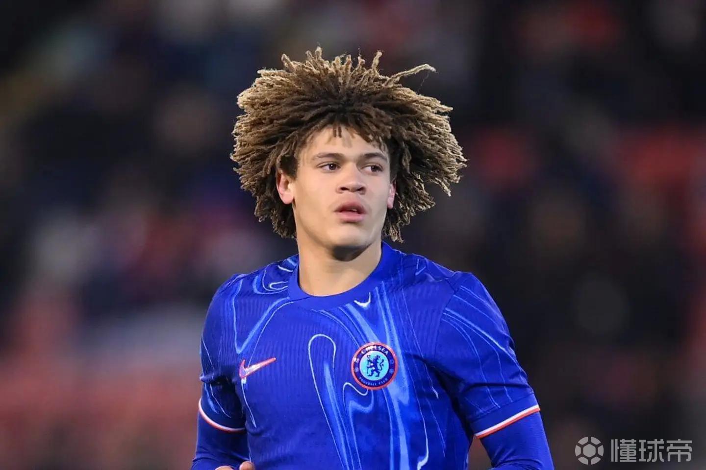 TA：切尔西已与小埃梅纳洛续约5年，他父亲是俱乐部前技术总监