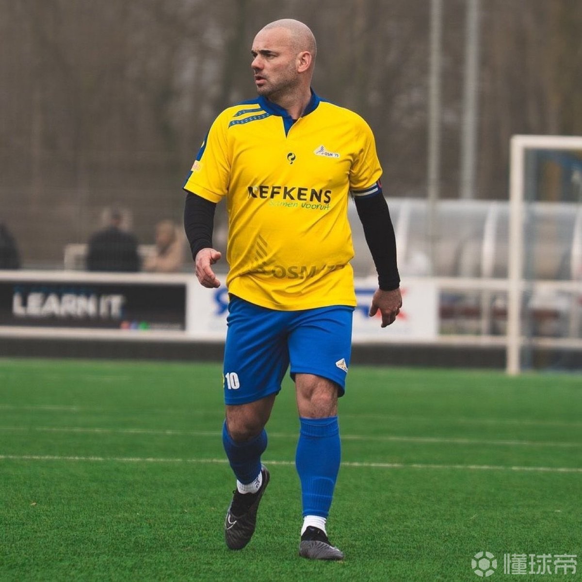 重返赛场，国米名宿斯内德为家乡球队临时复出并出场20分钟