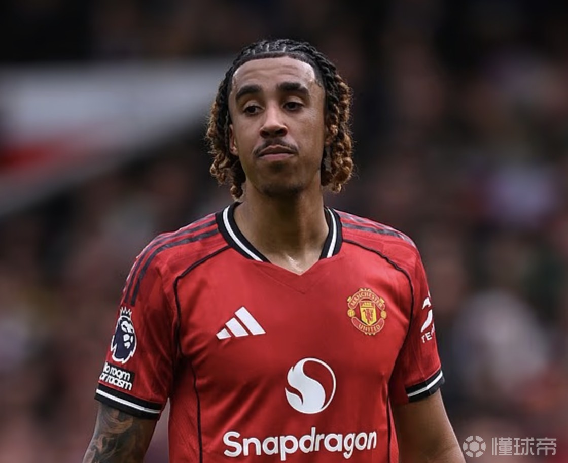 费迪南德：约罗在比赛中爱强上身体，但对位球员大多都比他壮