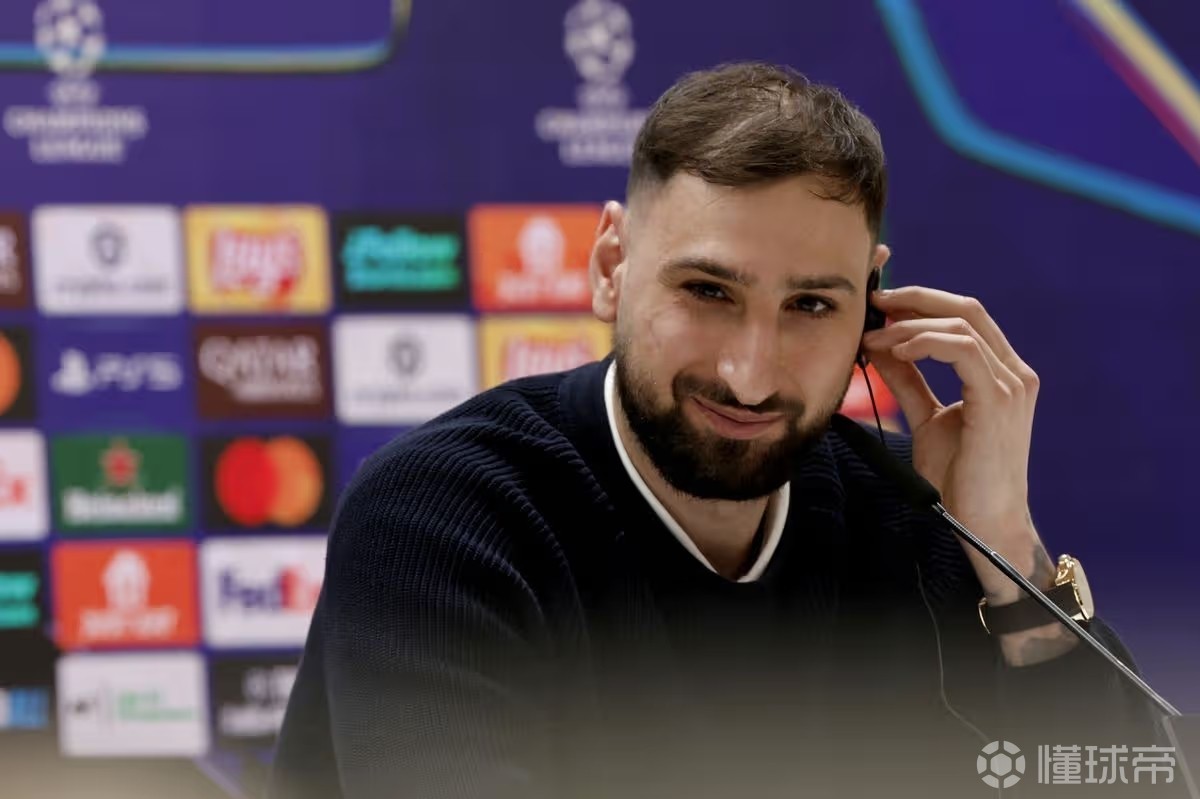 多纳鲁马：库尔图瓦就像班里的尖子生，我能从他身上学到很多