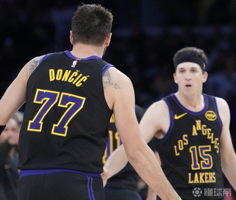 东契奇：跟里夫斯搭档让比赛如此轻松，我们是超棒的二人组