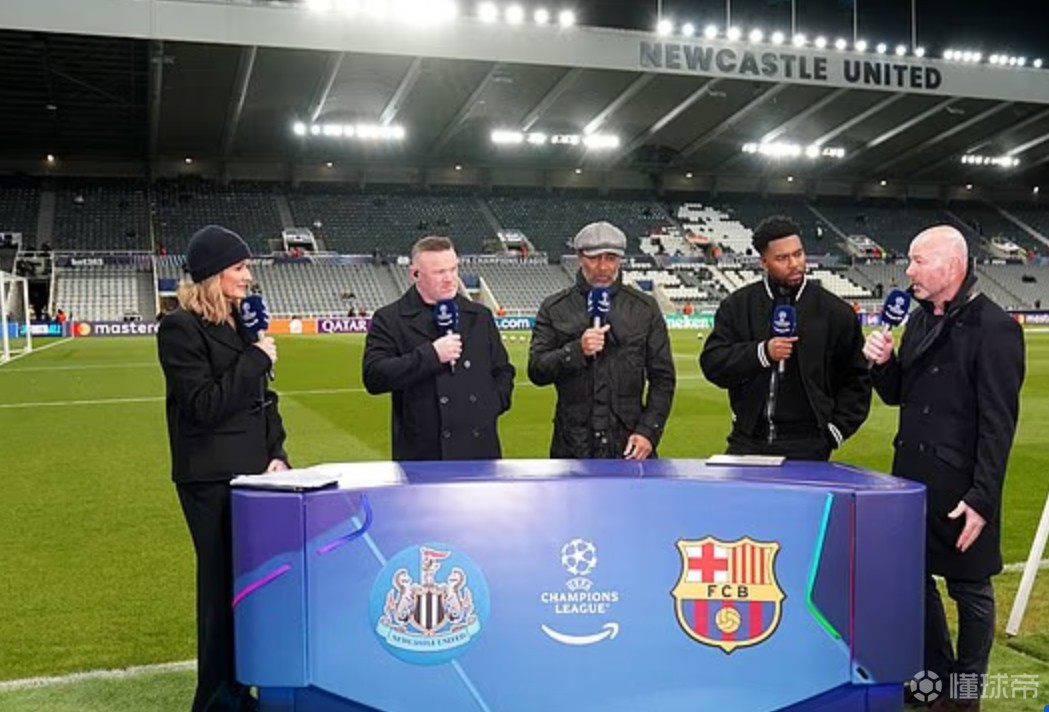 鲁尼担任纽卡vs巴萨解说嘉宾，赛前听到利物浦输球后难掩笑意