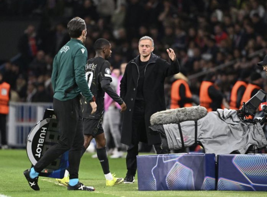 疑似受伤，队报：登贝莱带着痛苦的表情被换下场