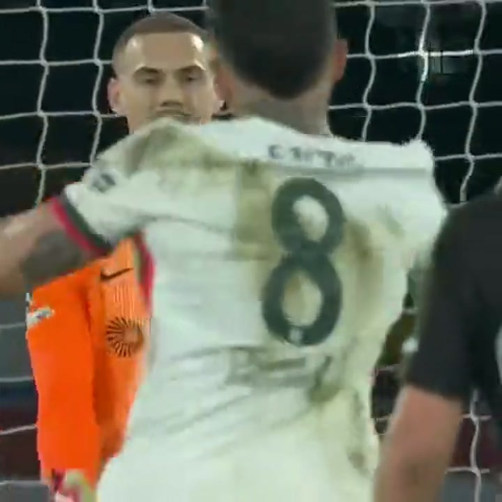 约恩森两次失误送礼 恩佐不满直接朝他大吼