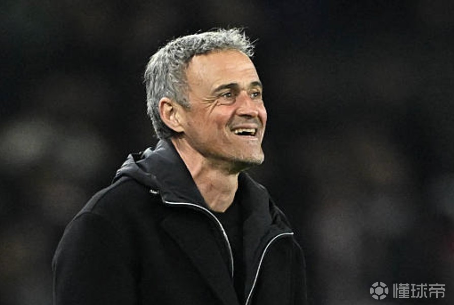 曼晚记者：恩里克英语说得非常好，也希望有朝一日能执教英超