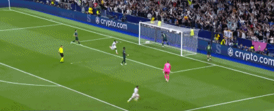 这庆祝打几分？巴尔韦德三次庆祝：捶胸挥拳、指队友、拥抱队友