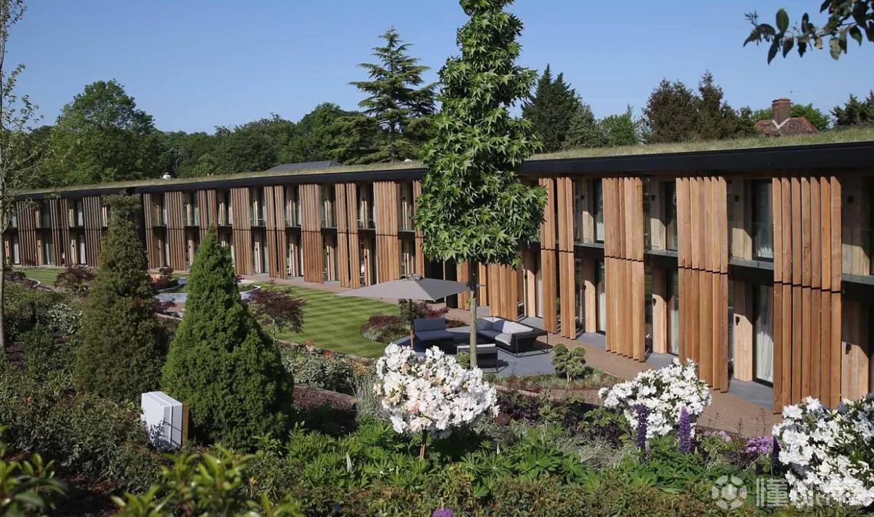 太阳报：自上任后，图多尔一直住在热刺训练基地的酒店里