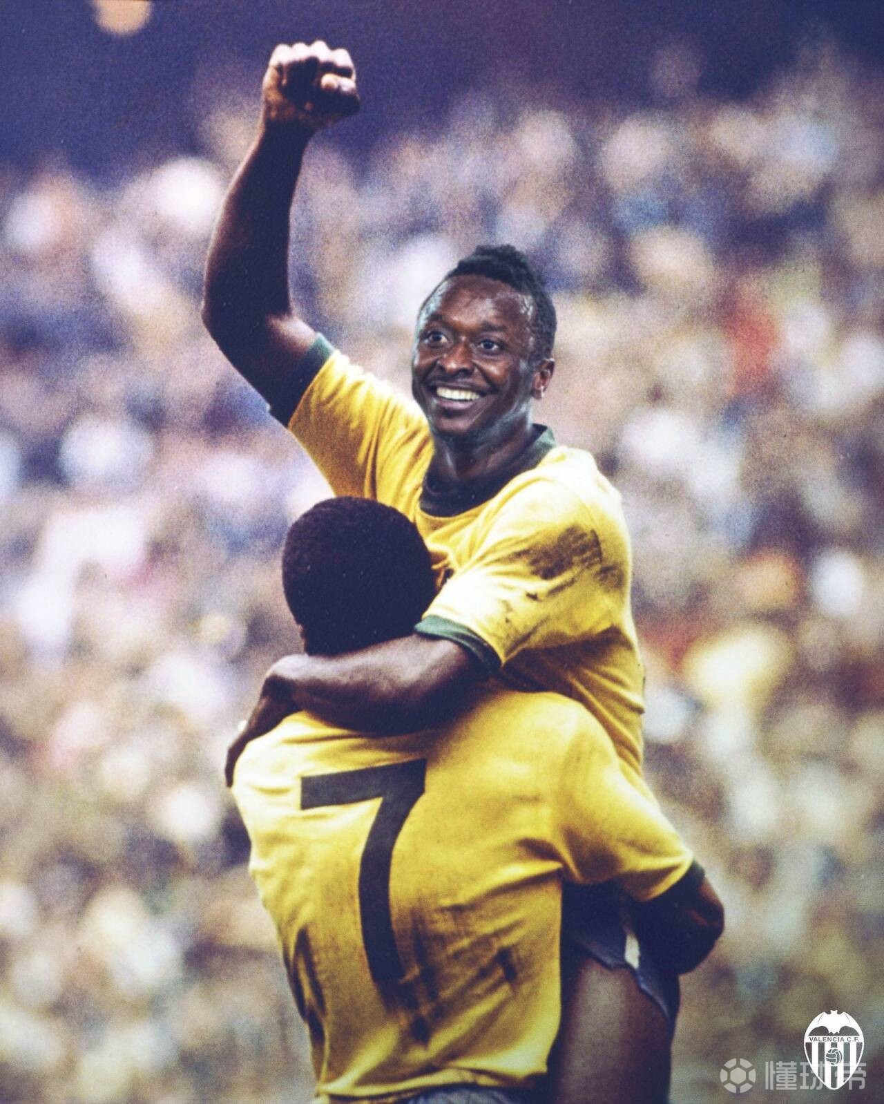 官方认证！瓦伦官方将萨迪克P成贝利并配文：球王萨迪克！