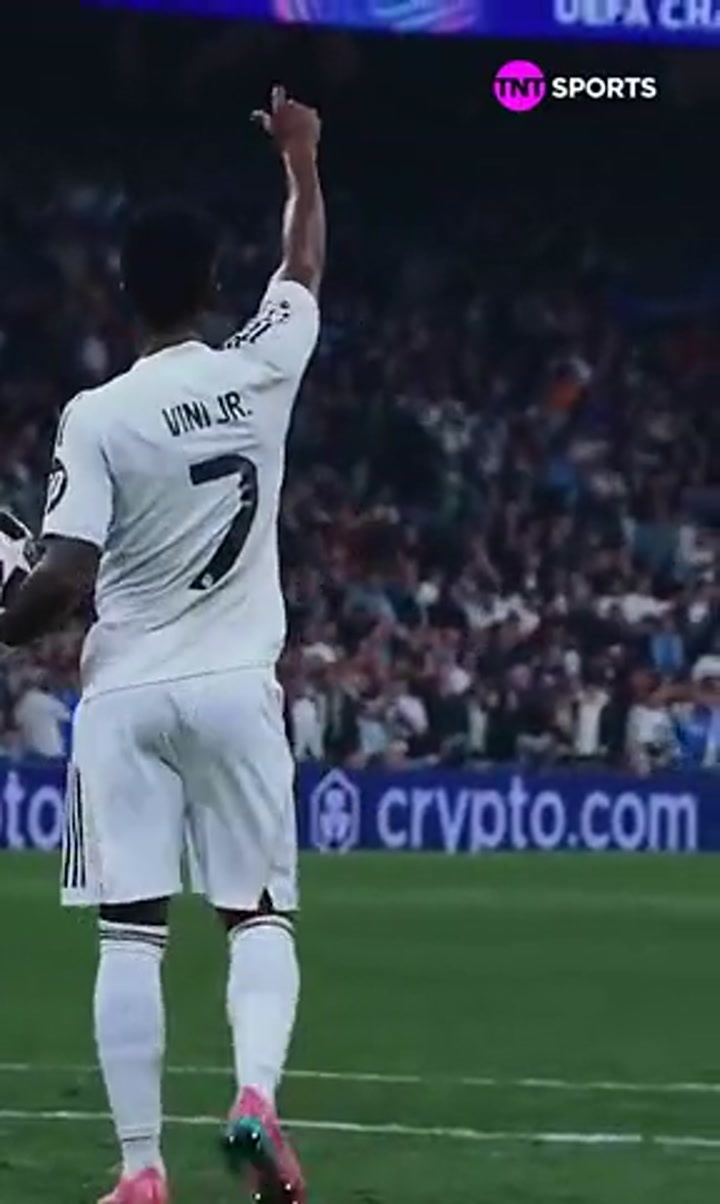 实拍维尼修斯示意巴尔韦德过来罚点球