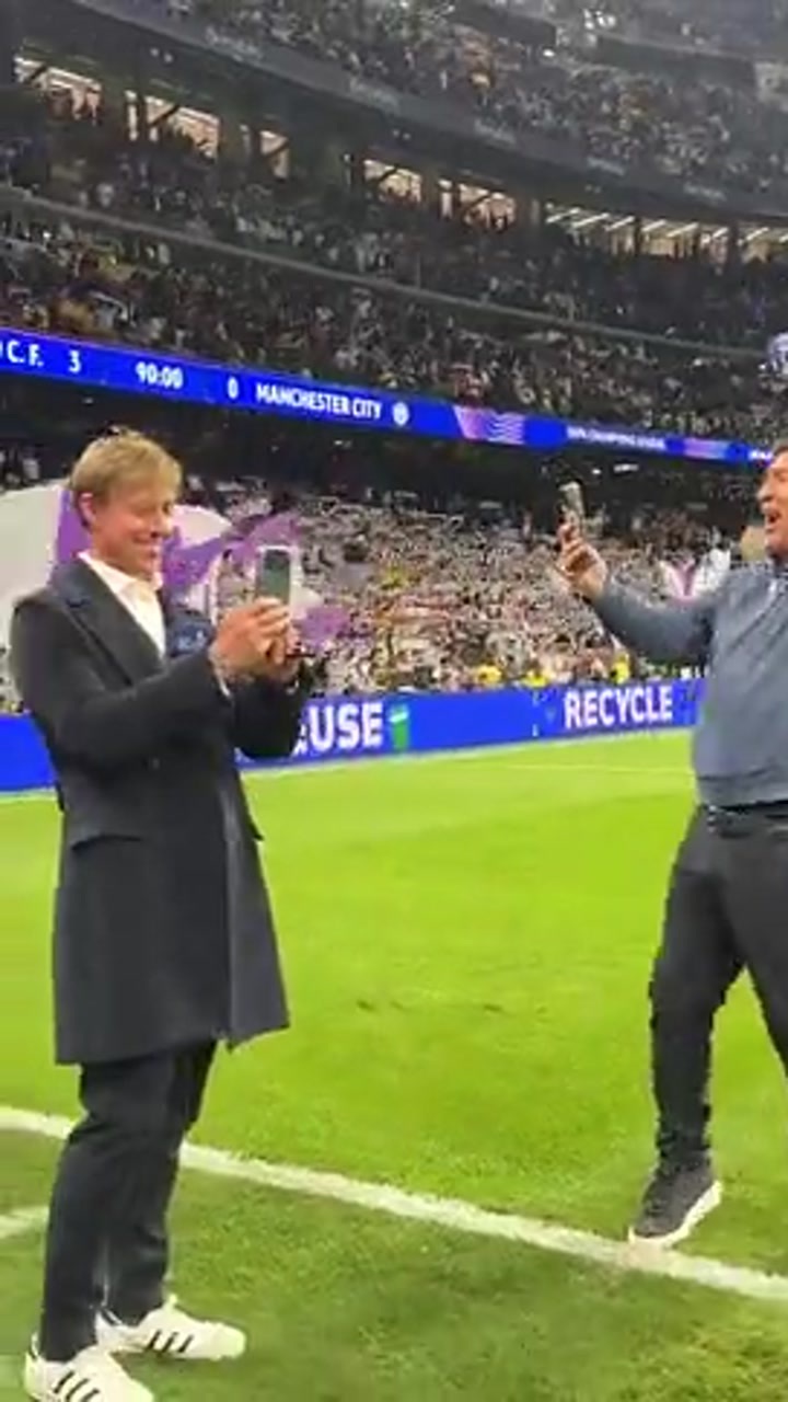 赛后古蒂被伯纳乌的气氛所震撼 拿出手机记录这一刻