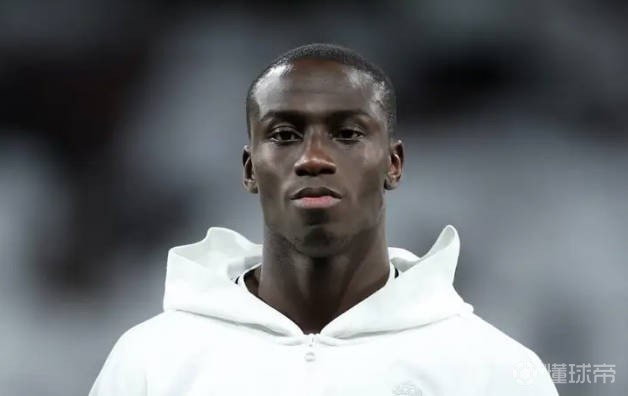 科贝记者：门迪右腿筋受伤至少缺阵一周；卡雷拉斯缺战埃尔切