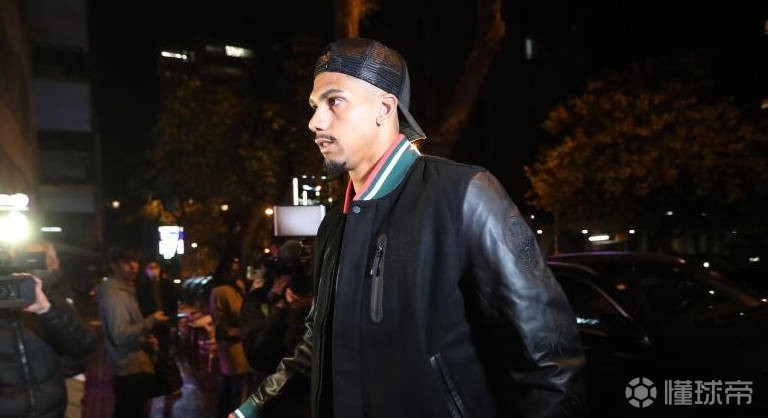 世体：阿劳霍组织巴萨全队聚餐，庆祝自己的生日并提升凝聚力