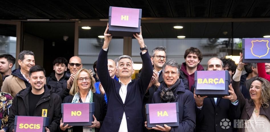 世体介绍丰特团队：共13人，其中有5位巴萨前董事的子女