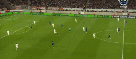 半场：斯图加特1-2波尔图，莫菲破僵，莫拉进球