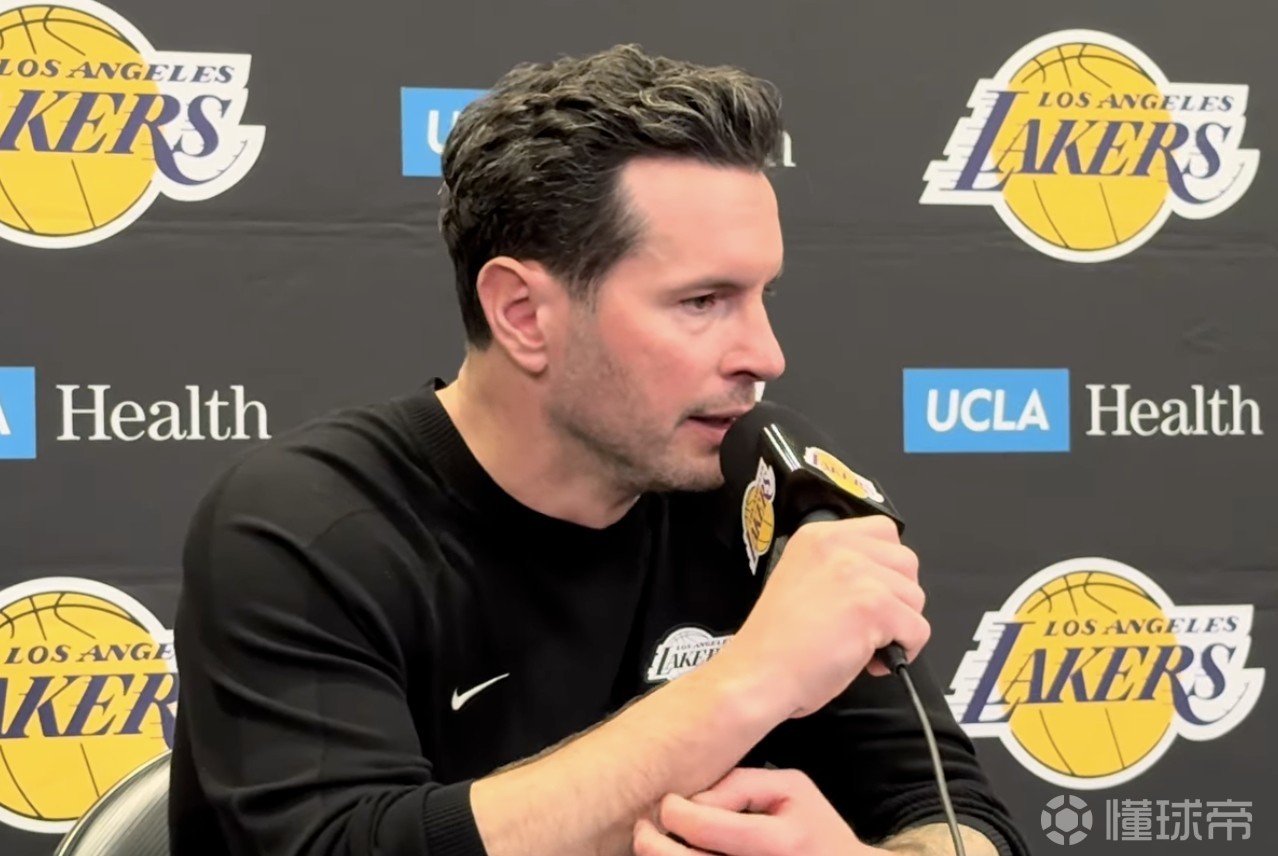 雷迪克：詹姆斯接受持球时间减少，为了胜利他愿意做出牺牲