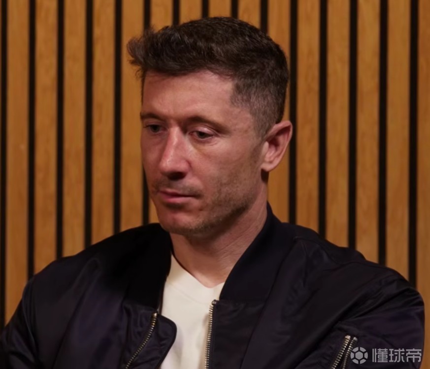 莱万：狗剩在拜仁头六个月是金球级别；拉菲尼亚未来能赢金球奖