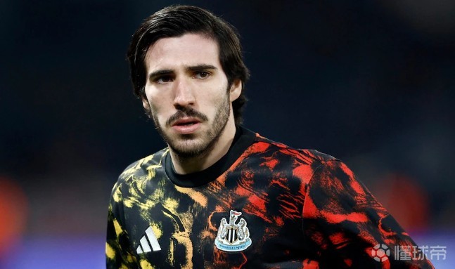 记者：托纳利是曼联的引援目标之一，安德森、沃顿等人也在列