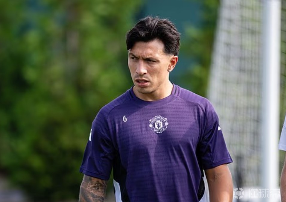 记者：芒特和利马均未出现在曼联周中的训练当中