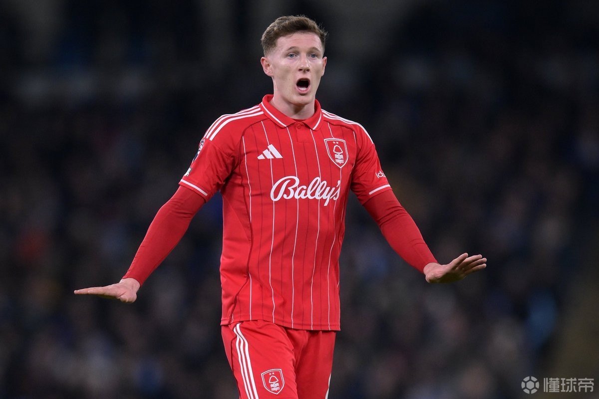 罗马诺：安德森是曼城中场引援的重要目标，曼联也对他感兴趣