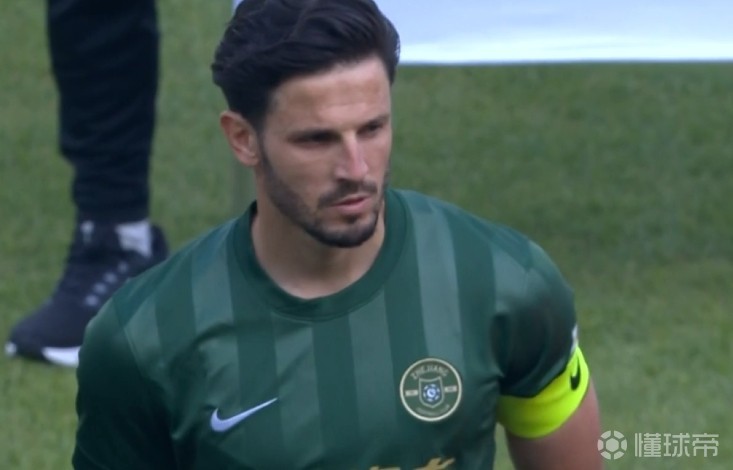 里程碑，卢卡斯完成代表浙江队中超第100次出场